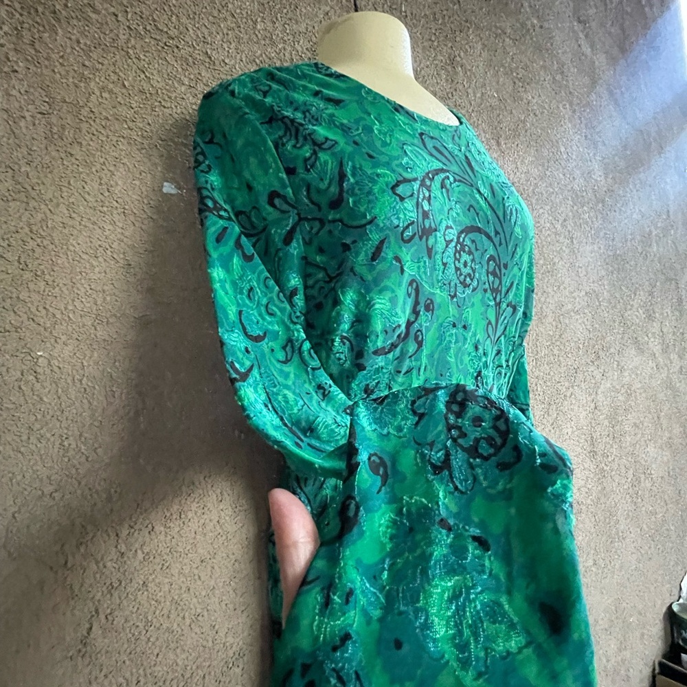 Zara Green Long Sleeve Stretch Dress with Paisley Pattern perfect condition